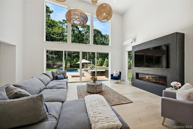 Set in the privacy of Hither Woods, this six bedroom, four and a - photo 7