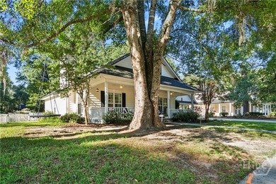 Charm, space, and comfort come together in this well-maintained - photo 4