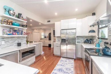 Fully rebuilt in 2021, this beautiful 3 bd/2.5 bath Spanish - photo 4