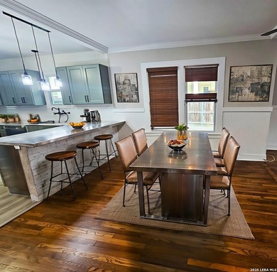 Fully renovated 3-bedroom, 2-bath home offering the perfect - photo 2