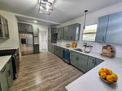 Fully renovated 3-bedroom, 2-bath home offering the perfect - photo 3