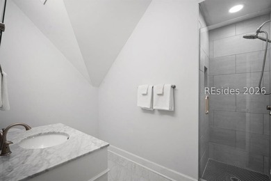 Turnkey, renovated golf cottage with short-term rental - photo 18