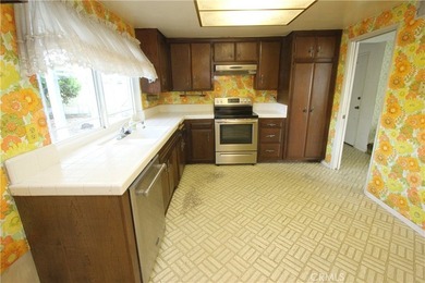 Discover the incredible potential of this spacious 4-bedroom - photo 1