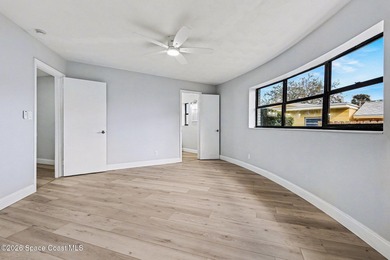 Wow, A MUST SEE!! Gorgeous Executive 3 bedrooms, 3 Bathrooms - photo 12