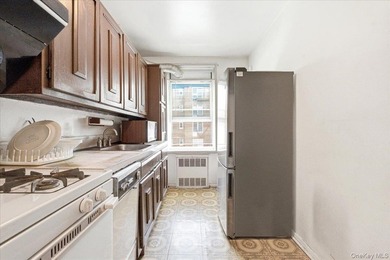 Affordable & Pet-Friendly Forest Hills Coop with Easy Street - photo 13