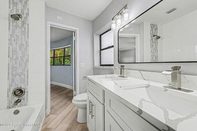 Wow, A MUST SEE!! Gorgeous Executive 3 bedrooms, 3 Bathrooms - photo 13