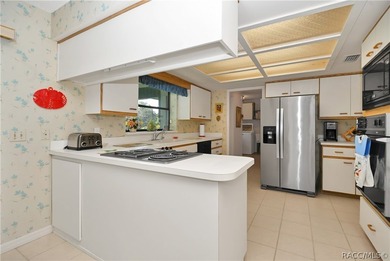 A MUST see... A rare find! This spacious charming 1986-built one - photo 14