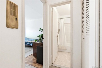 Affordable & Pet-Friendly Forest Hills Coop with Easy Street - photo 17