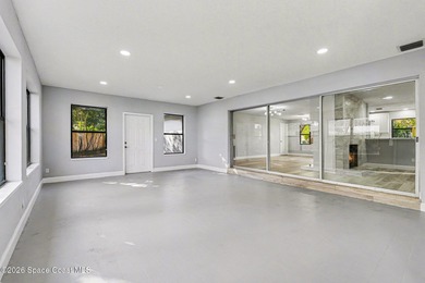 Wow, A MUST SEE!! Gorgeous Executive 3 bedrooms, 3 Bathrooms - photo 18