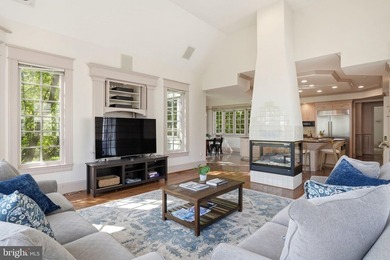 A truly iconic Annapolis offering, this extraordinarily rare - photo 18