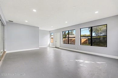 Wow, A MUST SEE!! Gorgeous Executive 3 bedrooms, 3 Bathrooms - photo 19