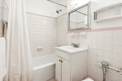 Affordable & Pet-Friendly Forest Hills Coop with Easy Street - photo 21