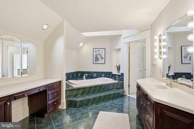 A truly iconic Annapolis offering, this extraordinarily rare - photo 27