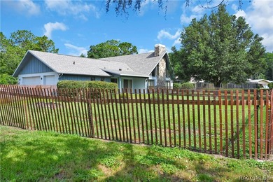A MUST see... A rare find! This spacious charming 1986-built one - photo 28