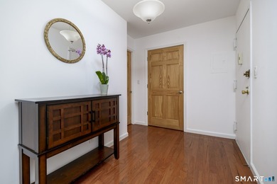 Spacious and beautifully updated 3-bedroom, 3-bath residence in - photo 2
