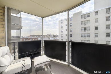 Spacious and beautifully updated 3-bedroom, 3-bath residence in - photo 6