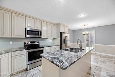 Location, Location, Location!!! This one owner home is ready to - photo 7