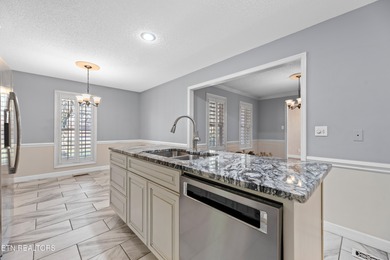 Location, Location, Location!!! This one owner home is ready to - photo 8
