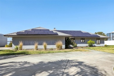 **Seller is MOTIVATED**Major Price Improvement** Welcome to this - photo 2