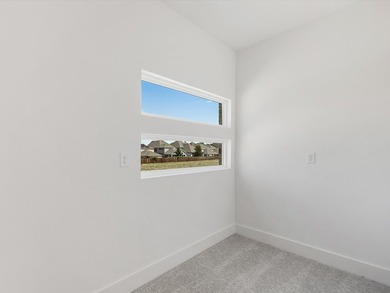 Ready Now!Live like a Queen in our popular Elizabeth Plan. Step - photo 12