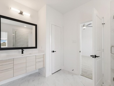 Ready Now!Live like a Queen in our popular Elizabeth Plan. Step - photo 15