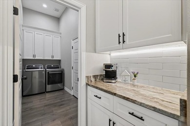 Welcome home to your stunning 3-bedroom, 2-bathroom lakeside - photo 15