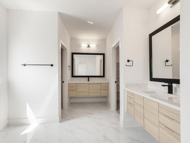 Ready Now!Live like a Queen in our popular Elizabeth Plan. Step - photo 16