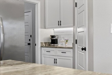 Welcome home to your stunning 3-bedroom, 2-bathroom lakeside - photo 17