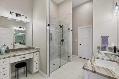 Welcome home to your stunning 3-bedroom, 2-bathroom lakeside - photo 21