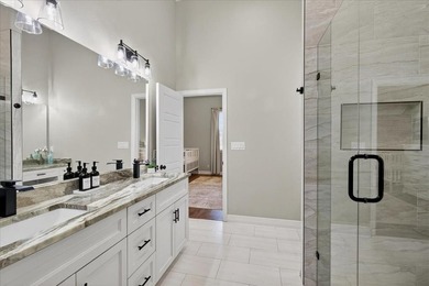 Welcome home to your stunning 3-bedroom, 2-bathroom lakeside - photo 22