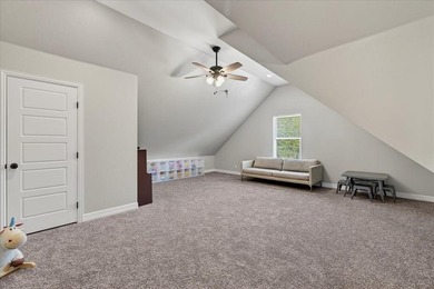 Welcome home to your stunning 3-bedroom, 2-bathroom lakeside - photo 23