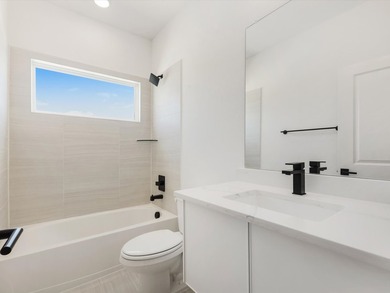 Ready Now!Live like a Queen in our popular Elizabeth Plan. Step - photo 24