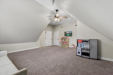 Welcome home to your stunning 3-bedroom, 2-bathroom lakeside - photo 24