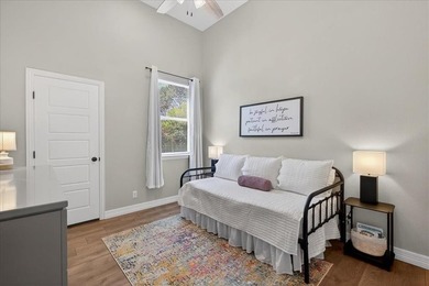 Welcome home to your stunning 3-bedroom, 2-bathroom lakeside - photo 25
