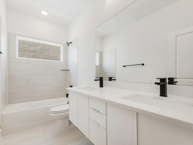 Ready Now!Live like a Queen in our popular Elizabeth Plan. Step - photo 26