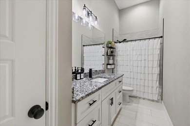 Welcome home to your stunning 3-bedroom, 2-bathroom lakeside - photo 26