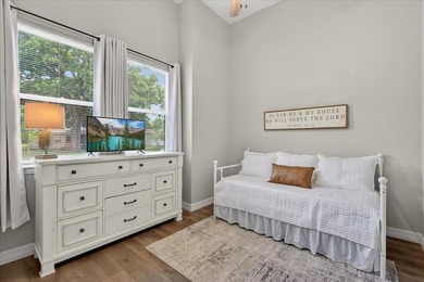 Welcome home to your stunning 3-bedroom, 2-bathroom lakeside - photo 27