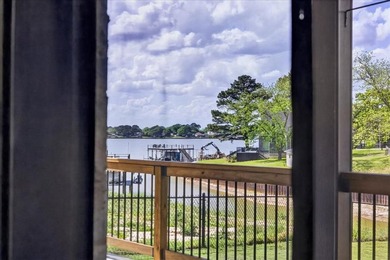 Welcome home to your stunning 3-bedroom, 2-bathroom lakeside - photo 30