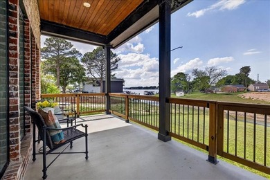 Welcome home to your stunning 3-bedroom, 2-bathroom lakeside - photo 32