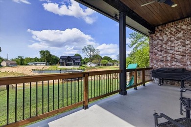 Welcome home to your stunning 3-bedroom, 2-bathroom lakeside - photo 33