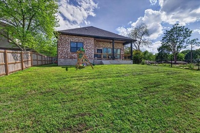 Welcome home to your stunning 3-bedroom, 2-bathroom lakeside - photo 37