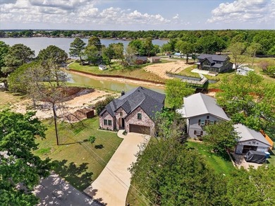 Welcome home to your stunning 3-bedroom, 2-bathroom lakeside - photo 39