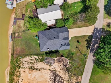 Welcome home to your stunning 3-bedroom, 2-bathroom lakeside - photo 40