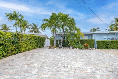 Turnkey, fully furnished waterfront property with strong  income - photo 4