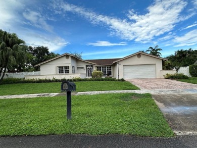 (private lake, pond, creek) Home For Sale in Cooper City Florida