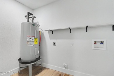 Two Primary Suites! Fully Renovated... loooks and feels - photo 22