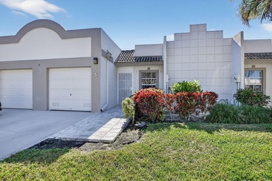 Fully updated 2/2 with 1-car garage! Features an open kitchen - photo 2