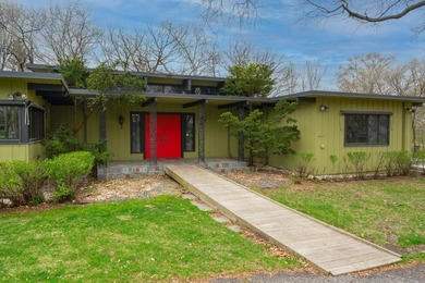 Step into a true time capsule of style-this one-of-a-kind 3 bed - photo 2