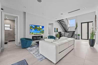 Immerse yourself in modern luxury in this stunning waterfront - photo 8