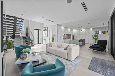 Immerse yourself in modern luxury in this stunning waterfront - photo 9